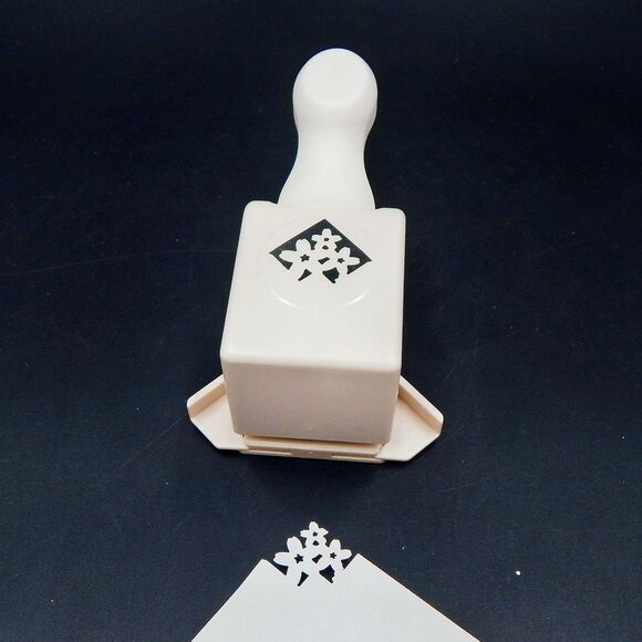 Martha Stewart Cherry Blossom Flower Corner Paper Punch Stamp Scrapbooking - Picture 1 of 4